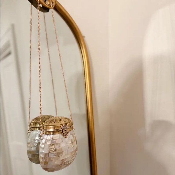 Elegant Mother of Pearl and Gold Clutch - Picture 2 of 2